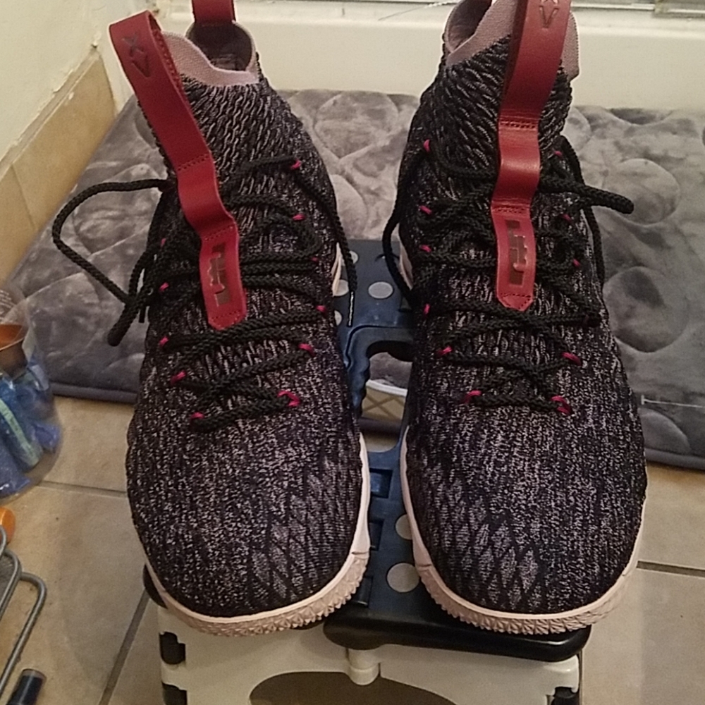 New without box Nike Lebron 15 basketbal shoe